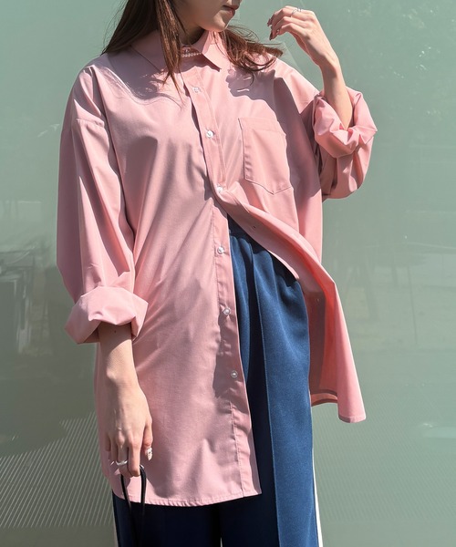 ISOOK（アイスー）の「スタンダードオーバーサイズシャツ/ ルーズ カラーシャツ ビッグサイズ レギュラーカラー 青シャツ 白シャツ 秋服 秋トップス オフィスカジュアル（シャツ/ブラウス・レディース・ブルー/ホワイト/チャコールグレー/ピンク・FREE）」の19枚目の写真