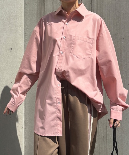 ISOOK（アイスー）の「スタンダードオーバーサイズシャツ/ ルーズ カラーシャツ ビッグサイズ レギュラーカラー 青シャツ 白シャツ 秋服 秋トップス オフィスカジュアル（シャツ/ブラウス・レディース・ブルー/ホワイト/チャコールグレー/ピンク・FREE）」の6枚目の写真