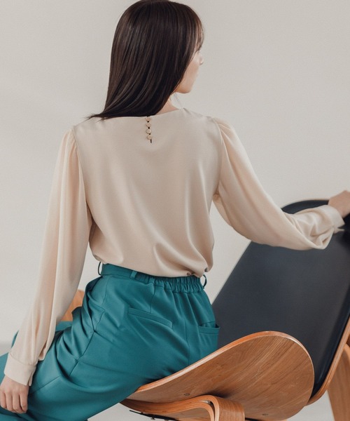 Andemiu（アンデミュウ）の「ソデフハクボートネックカットソー167391（Tシャツ/カットソー・レディース・ブラック/ベージュ/ブルー/ボルドー・FREE）」の2枚目の写真