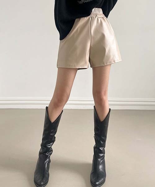 BEIDELLI（ベイデリー）の「[BELLIDE MADE] ウエストゴムフェイクレザーショートパンツ（その他パンツ・レディース・ベージュ/ブラック・FREE）」の5枚目の写真