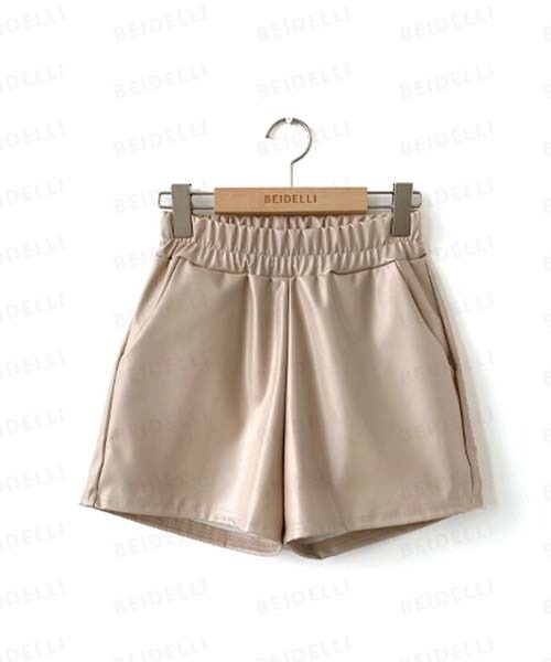 BEIDELLI（ベイデリー）の「[BELLIDE MADE] ウエストゴムフェイクレザーショートパンツ（その他パンツ・レディース・ベージュ/ブラック・FREE）」の11枚目の写真