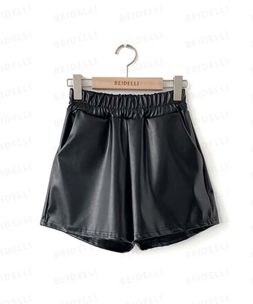 BEIDELLI（ベイデリー）の「[BELLIDE MADE] ウエストゴムフェイクレザーショートパンツ（その他パンツ・レディース・ベージュ/ブラック・FREE）」の4枚目の写真