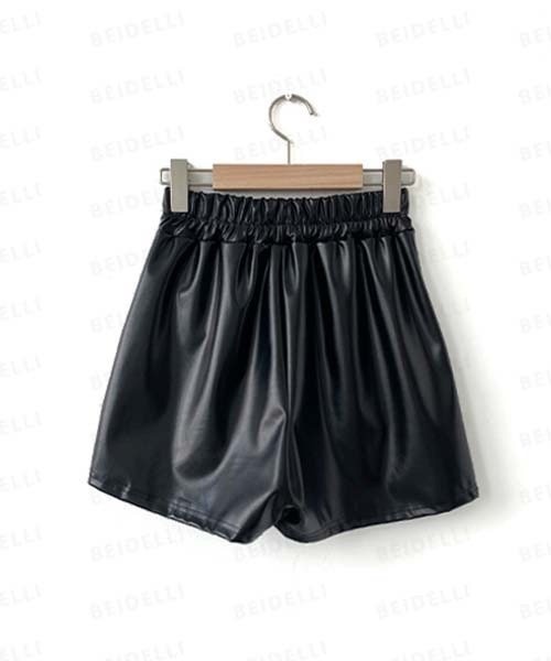 BEIDELLI（ベイデリー）の「[BELLIDE MADE] ウエストゴムフェイクレザーショートパンツ（その他パンツ・レディース・ベージュ/ブラック・FREE）」の13枚目の写真