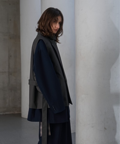 shiki tokyo（シキトウキョウ）の「Oversized Trench Vest / オーバーサイズトレンチベスト（ベスト・メンズ・チャコールグレー/ベージュ・SMALL/MEDIUM/LARGE）」の10枚目の写真