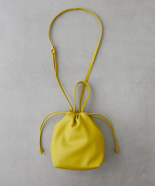 Actually（アクチュアリー）の「フェイクレザー 巾着2wayショルダー（ショルダーバッグ・レディース・ブラック/シルバー/イエロー/ベージュ/カーキ・フリー）」の15枚目の写真