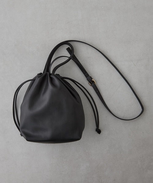 Actually（アクチュアリー）の「フェイクレザー 巾着2wayショルダー（ショルダーバッグ・レディース・ブラック/シルバー/イエロー/ベージュ/カーキ・フリー）」の11枚目の写真