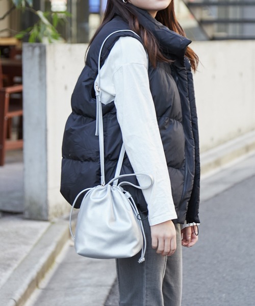 Actually（アクチュアリー）の「フェイクレザー 巾着2wayショルダー（ショルダーバッグ・レディース・ブラック/シルバー/イエロー/ベージュ/カーキ・フリー）」の20枚目の写真