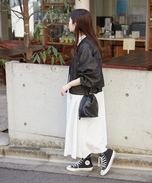 Actually（アクチュアリー）の「フェイクレザー 巾着2wayショルダー（ショルダーバッグ・レディース・ブラック/シルバー/イエロー/ベージュ/カーキ・フリー）」の8枚目の写真