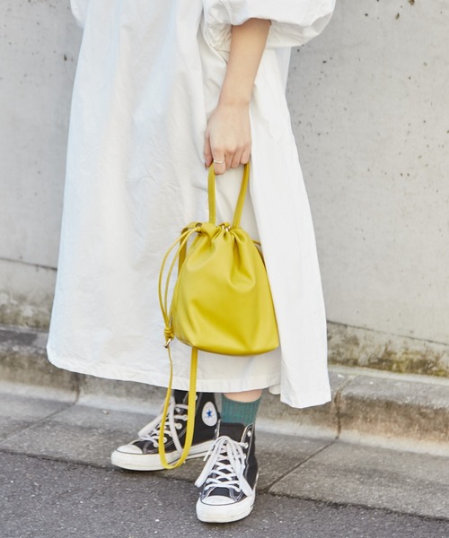 Actually（アクチュアリー）の「フェイクレザー 巾着2wayショルダー（ショルダーバッグ・レディース・ブラック/シルバー/イエロー/ベージュ/カーキ・フリー）」の12枚目の写真