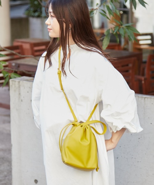 Actually（アクチュアリー）の「フェイクレザー 巾着2wayショルダー（ショルダーバッグ・レディース・ブラック/シルバー/イエロー/ベージュ/カーキ・フリー）」の13枚目の写真