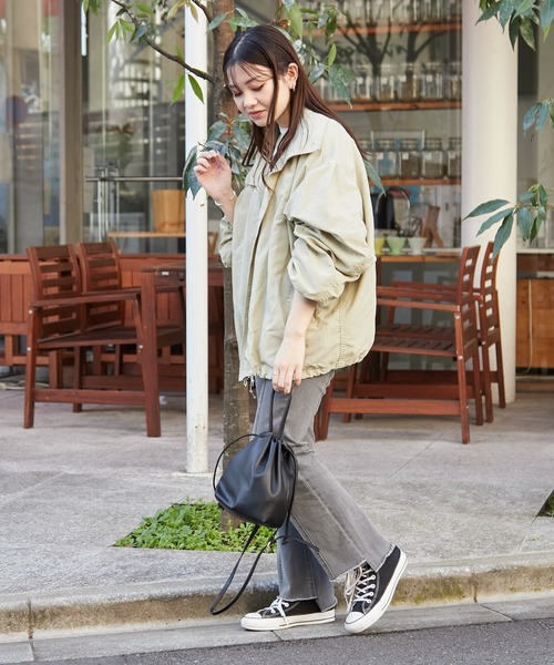 Actually（アクチュアリー）の「フェイクレザー 巾着2wayショルダー（ショルダーバッグ・レディース・ブラック/シルバー/イエロー/ベージュ/カーキ・フリー）」の10枚目の写真