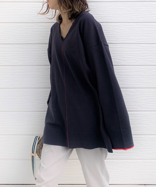 Q（キュー）の「サイドスリットVネックニット（ニット/セーター・レディース・ラベンダー/チャコールグレー・MEDIUM）」の2枚目の写真