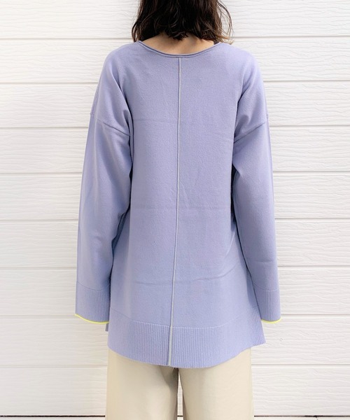 Q（キュー）の「サイドスリットVネックニット（ニット/セーター・レディース・ラベンダー/チャコールグレー・MEDIUM）」の5枚目の写真