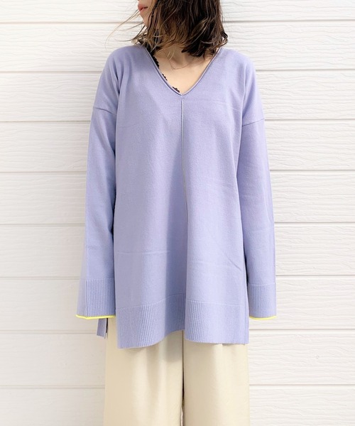 Q（キュー）の「サイドスリットVネックニット（ニット/セーター・レディース・ラベンダー/チャコールグレー・MEDIUM）」の3枚目の写真