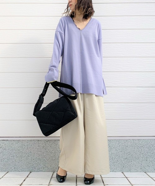 Q（キュー）の「サイドスリットVネックニット（ニット/セーター・レディース・ラベンダー/チャコールグレー・MEDIUM）」の9枚目の写真