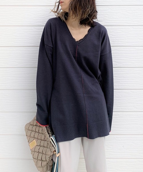 Q（キュー）の「サイドスリットVネックニット（ニット/セーター・レディース・ラベンダー/チャコールグレー・MEDIUM）」の6枚目の写真