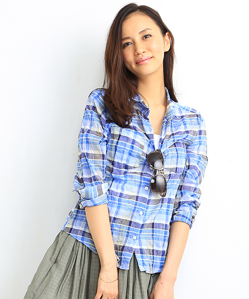 B:MING by BEAMS（ビーミングバイビームス）の「ビーミング by ビームス / シアーシャツ（シャツ/ブラウス・レディース・オフホワイト/グレー/レッド/ブルー・MEDIUM/SMALL）」の3枚目の写真