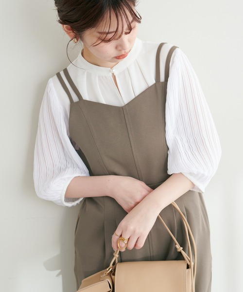 natural couture(ナチュラルクチュール)の「プリーツスリーブきれいめブラウス(シャツ/ブラウス・レディース・ネイビー/ベージュ/オフホワイト/ミント/イエロー・FREE)」の1枚目の写真