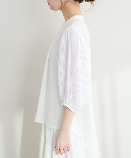 natural couture(ナチュラルクチュール)の「プリーツスリーブきれいめブラウス(シャツ/ブラウス・レディース・ネイビー/ベージュ/オフホワイト/ミント/イエロー・FREE)」の9枚目の写真