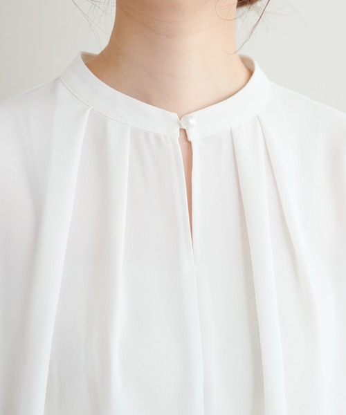 natural couture(ナチュラルクチュール)の「プリーツスリーブきれいめブラウス(シャツ/ブラウス・レディース・ネイビー/ベージュ/オフホワイト/ミント/イエロー・FREE)」の11枚目の写真