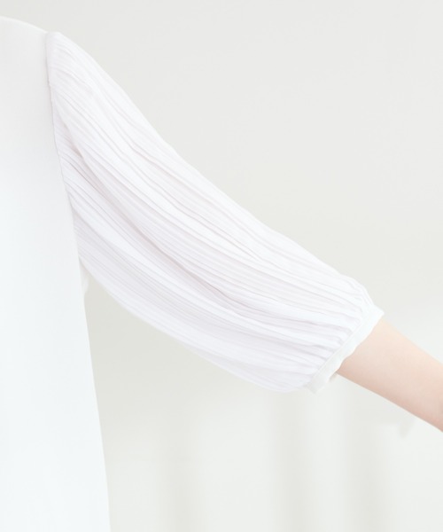 natural couture(ナチュラルクチュール)の「プリーツスリーブきれいめブラウス(シャツ/ブラウス・レディース・ネイビー/ベージュ/オフホワイト/ミント/イエロー・FREE)」の12枚目の写真