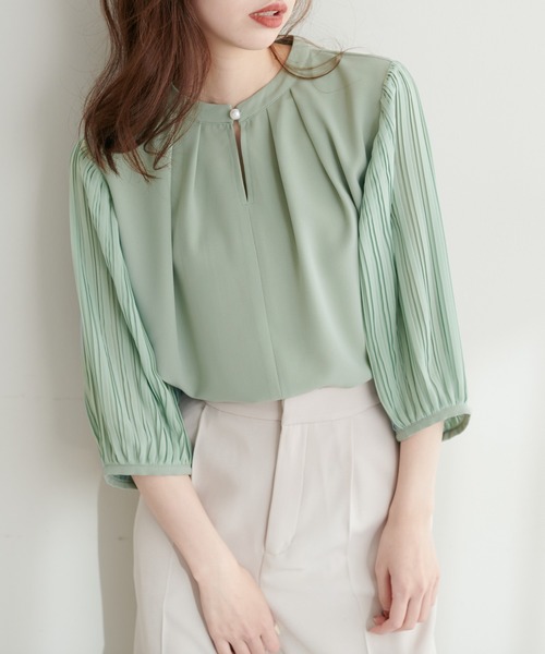 natural couture(ナチュラルクチュール)の「プリーツスリーブきれいめブラウス(シャツ/ブラウス・レディース・ネイビー/ベージュ/オフホワイト/ミント/イエロー・FREE)」の22枚目の写真
