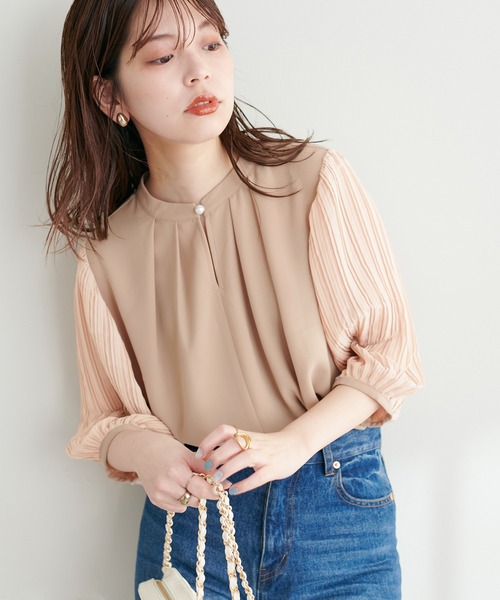 natural couture(ナチュラルクチュール)の「プリーツスリーブきれいめブラウス(シャツ/ブラウス・レディース・ネイビー/ベージュ/オフホワイト/ミント/イエロー・FREE)」の20枚目の写真