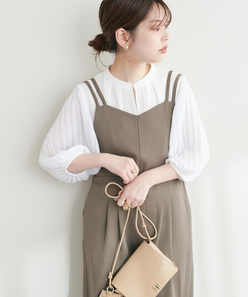 natural couture(ナチュラルクチュール)の「プリーツスリーブきれいめブラウス(シャツ/ブラウス・レディース・ネイビー/ベージュ/オフホワイト/ミント/イエロー・FREE)」の16枚目の写真