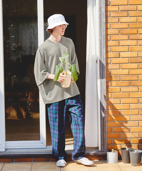 EMMA CLOTHES(エマクローズ)の「スモーキーポンチ ルーズドルマンカットソー EMMA CLOTHES(Tシャツ/カットソー・メンズ・ブラック/オリーブ/グレイッシュベージュ/アイボリー/ブルーグレー/イエロー・M/L)」の14枚目の写真