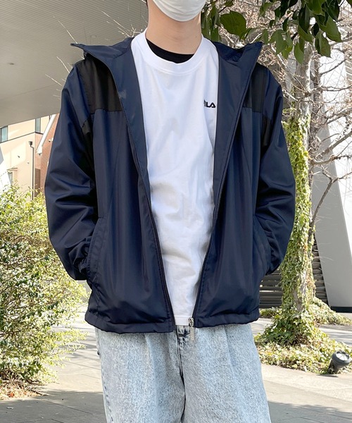 FILA(フィラ)の「FILA/フィラ ブランド ロゴ 裏メッシュ 花粉付着防止 フルジップ マウンテンパーカー ジャンパー(マウンテンパーカー・メンズ・ベージュ/チャコール/ネイビー/ブラック・L/LL/M)」の4枚目の写真