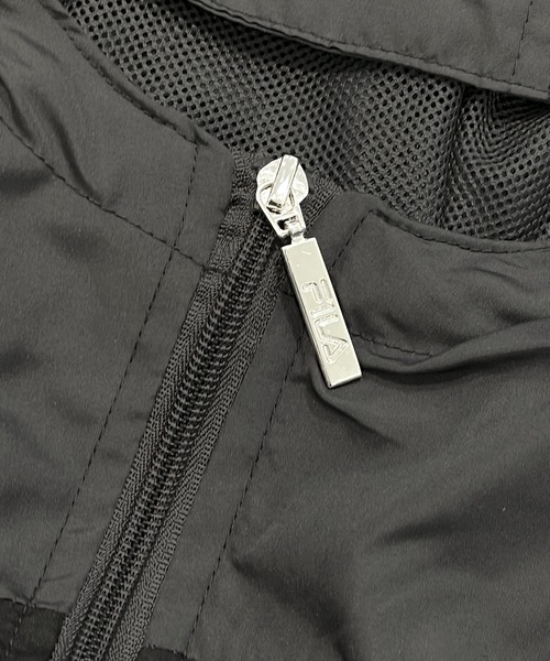 FILA(フィラ)の「FILA/フィラ ブランド ロゴ 裏メッシュ 花粉付着防止 フルジップ マウンテンパーカー ジャンパー(マウンテンパーカー・メンズ・ベージュ/チャコール/ネイビー/ブラック・L/LL/M)」の18枚目の写真