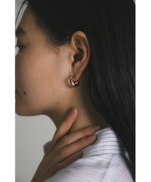 プランプフックピアス
