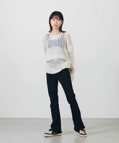 TheOpen Product(ザオープンプロダクト)の「THE OPEN PRODUCT/IRREGULAR NETTED SWEATER/GTO223KT005(ニット/セーター・レディース・ブラック/オフホワイト・1)」の6枚目の写真