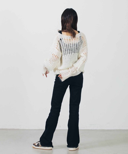 TheOpen Product(ザオープンプロダクト)の「THE OPEN PRODUCT/IRREGULAR NETTED SWEATER/GTO223KT005(ニット/セーター・レディース・ブラック/オフホワイト・1)」の8枚目の写真
