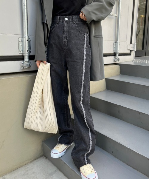 nemne store(ネンネストア)の「《Delfy》【低身長用サイズあり】フリンジストレートデニムパンツ(デニムパンツ・レディース・ライトブルー/ブルー/ブラック/アイボリー/ピンク/グレー・SMALL/MEDIUM)」の11枚目の写真