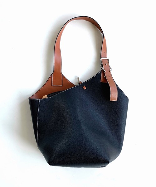 Q（キュー）の「ワンショルダーレザートート（ショルダーバッグ・レディース・ブラック/グレイッシュベージュ・ONE SIZE）」の8枚目の写真