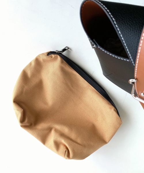 Q（キュー）の「ワンショルダーレザートート（ショルダーバッグ・レディース・ブラック/グレイッシュベージュ・ONE SIZE）」の15枚目の写真