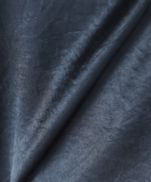 AP STUDIO（エーピーストゥディオ）の「*ミニマルサテンノースリーブブラウス（シャツ/ブラウス・レディース・ネイビー/ブラック・FREE）」の4枚目の写真