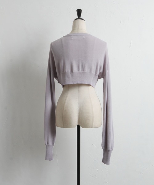 tocco closet(トッコ クローゼット)の「パール釦Vネックショート丈カーディガン(カーディガン/ボレロ・レディース・オフホワイト/ラベンダー/ブラック・M)」の19枚目の写真