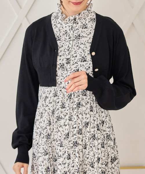 tocco closet(トッコ クローゼット)の「パール釦Vネックショート丈カーディガン(カーディガン/ボレロ・レディース・オフホワイト/ラベンダー/ブラック・M)」の9枚目の写真