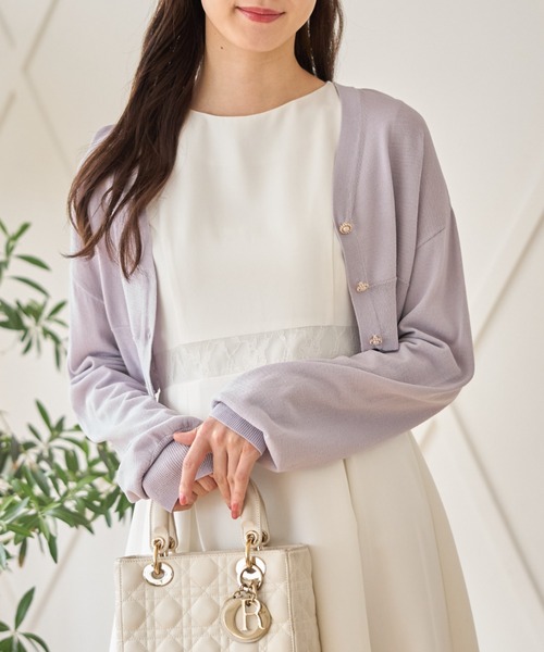 tocco closet(トッコ クローゼット)の「パール釦Vネックショート丈カーディガン(カーディガン/ボレロ・レディース・オフホワイト/ラベンダー/ブラック・M)」の13枚目の写真