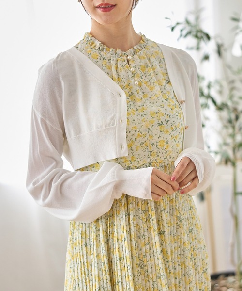 tocco closet(トッコ クローゼット)の「パール釦Vネックショート丈カーディガン(カーディガン/ボレロ・レディース・オフホワイト/ラベンダー/ブラック・M)」の6枚目の写真