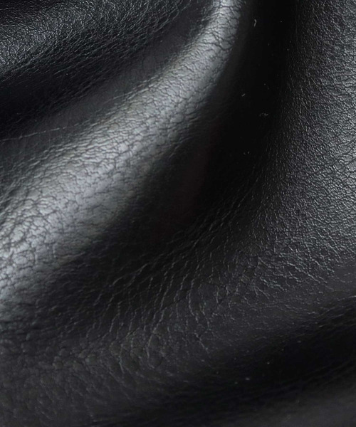 glabella（グラベラ）の「スプリットレザー（牛床革） フラップ スクエアミニショルダーバッグ（ショルダーバッグ・メンズ・ブラック・FREE）」の14枚目の写真