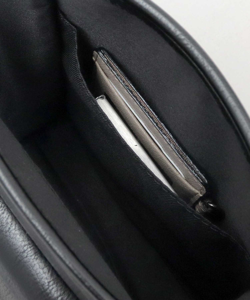 glabella（グラベラ）の「スプリットレザー（牛床革） フラップ スクエアミニショルダーバッグ（ショルダーバッグ・メンズ・ブラック・FREE）」の19枚目の写真