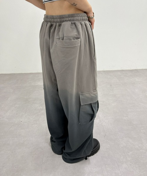 WHO'S WHO gallery（フーズフーギャラリー）の「グラデ裏毛カーゴワイドパンツ（カーゴパンツ・レディース・グレー・FREE）」の7枚目の写真