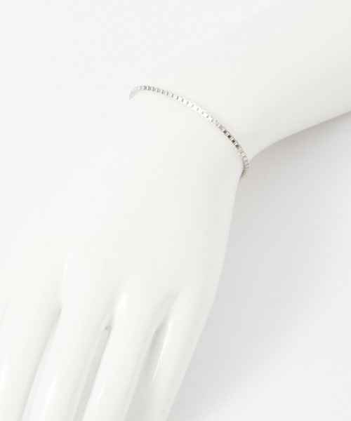 TOM WOOD(トムウッド)の「TOM WOOD Square Bracelet トムウッド スクエア ブレスレット(ブレスレット・メンズ・シルバー・6.5/7/7.5)」の2枚目の写真