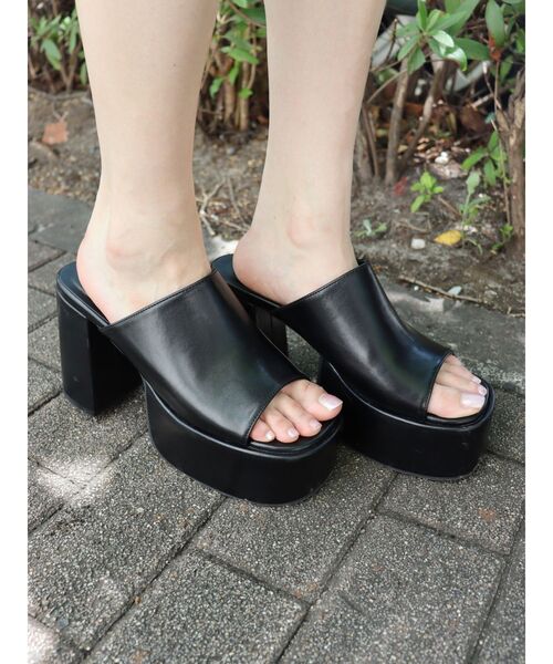 EVRIS（エヴリス）の「チャンキーヒールサンダル（サンダル・レディース・ホワイト/ブラック・SMALL/MEDIUM/LARGE）」の18枚目の写真