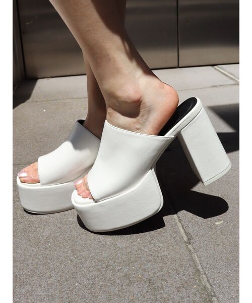 EVRIS（エヴリス）の「チャンキーヒールサンダル（サンダル・レディース・ホワイト/ブラック・SMALL/MEDIUM/LARGE）」の19枚目の写真