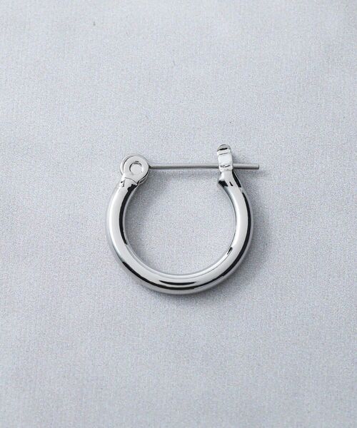 tk.TAKEO KIKUCHI（ティーケータケオキクチ）の「◆フープピアス（ピアス（両耳用）・メンズ・シルバー/ブラック・00）」の2枚目の写真