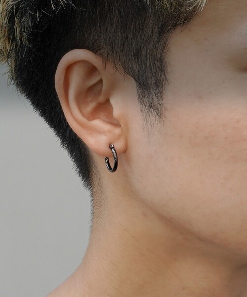 tk.TAKEO KIKUCHI（ティーケータケオキクチ）の「◆フープピアス（ピアス（両耳用）・メンズ・シルバー/ブラック・00）」の5枚目の写真